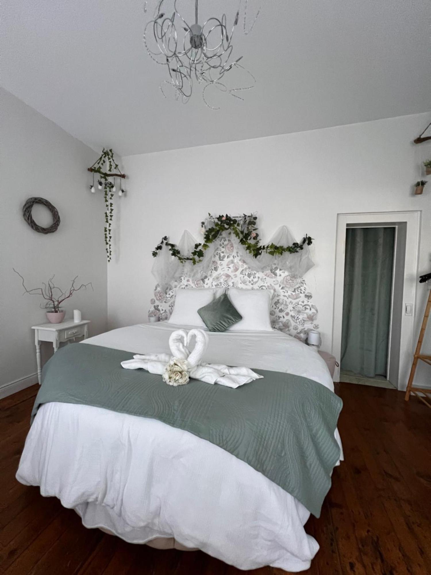 Domaine Des Anges Bed and Breakfast Avesnes-sur-Helpe Εξωτερικό φωτογραφία